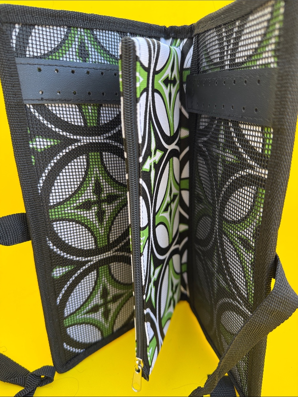 Vera Bradley Black White Green Patterned Key & Card Holder